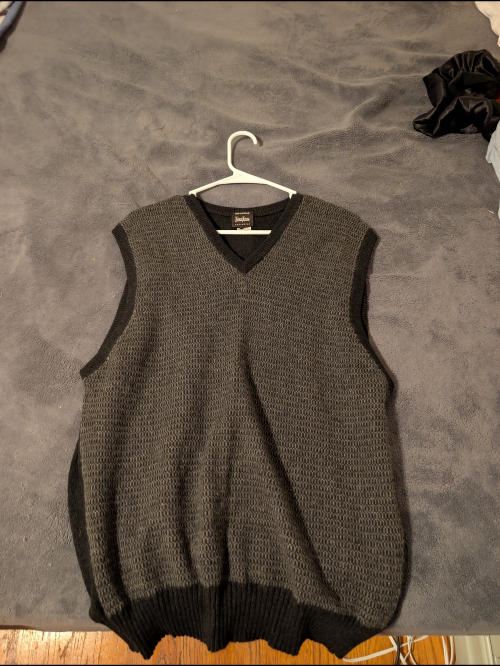 Neiman Marcus Men’s Charcoal and Black V-Neck Sweater Vest